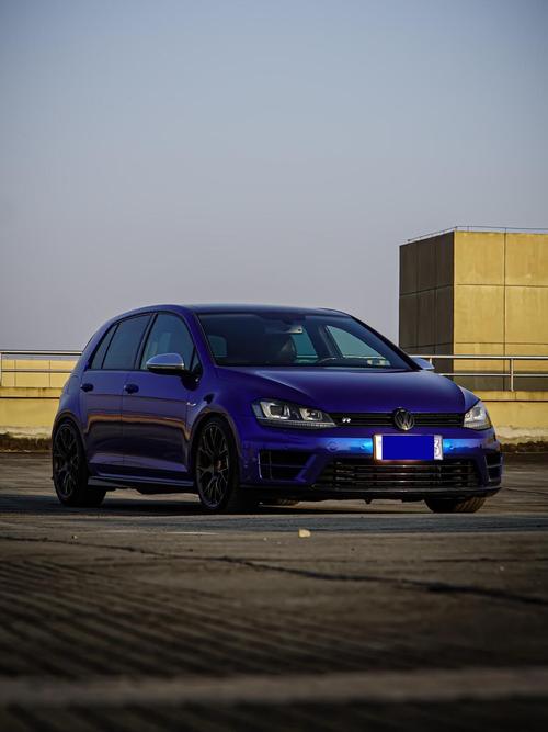 高尔夫7r／高尔夫7日行灯和远光灯是一体的吗