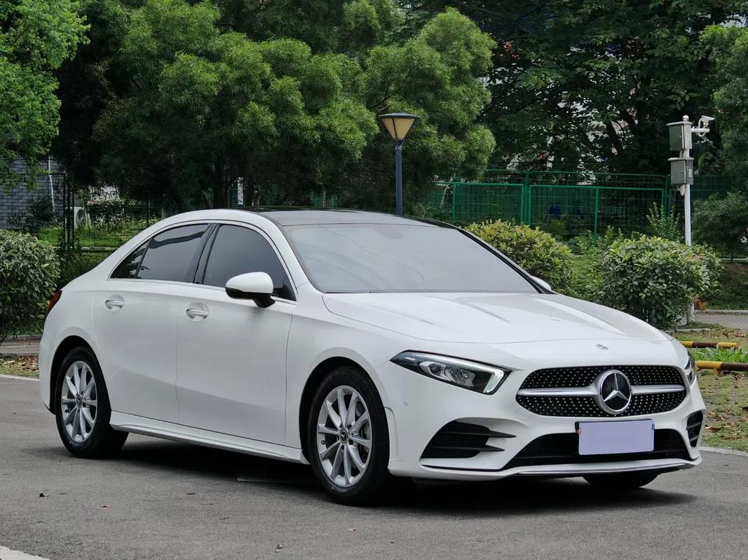 奔驰a级车图片(奔驰a图片 a200)