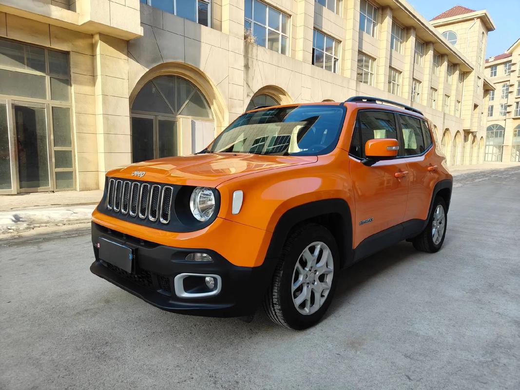 吉普小型越野车图片,吉普小型轿车