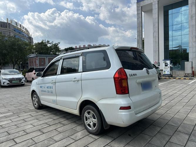 东风风光330轮胎型号(东风风光330轮胎最大可以换多大)