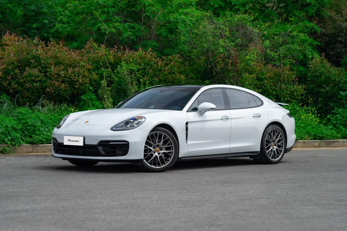 【保时捷女士开的车型,保时捷女士开的车型号】